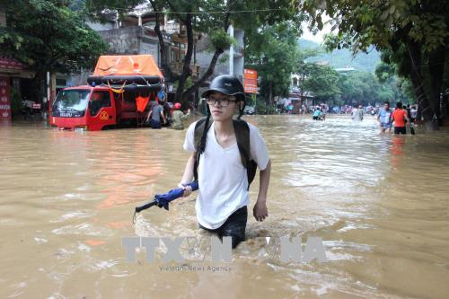 Thứ trưởng Bộ GD&ĐT trực tiếp chia sẻ với thí sinh vùng tâm lũ Hà Giang 